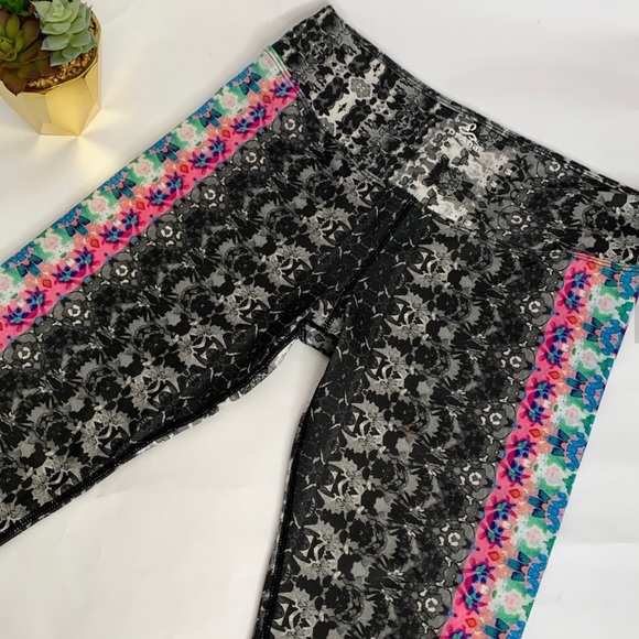 PrAna Roxanne Hydrobloom Capri Crop Leggings size M~NWOT$4.99 Ships! Made in USA - Picture 3 of 10